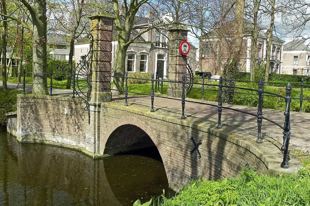 Middenbeemster: Midden Beemster, Middenweg tussen 183 en 185